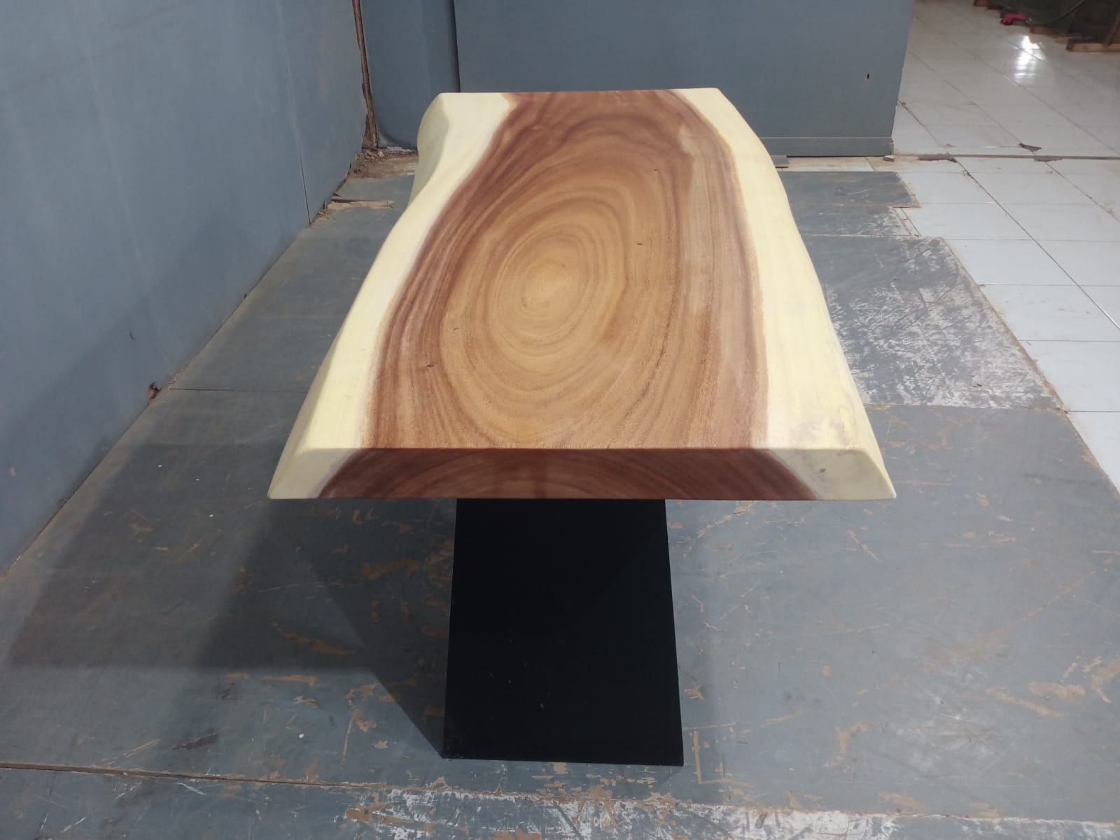 Live Edge Tables