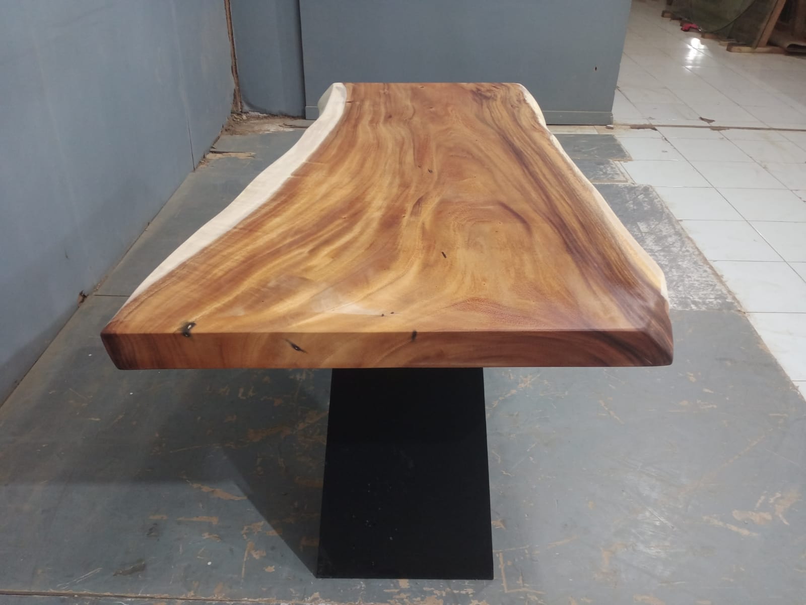 Live Edge Tables