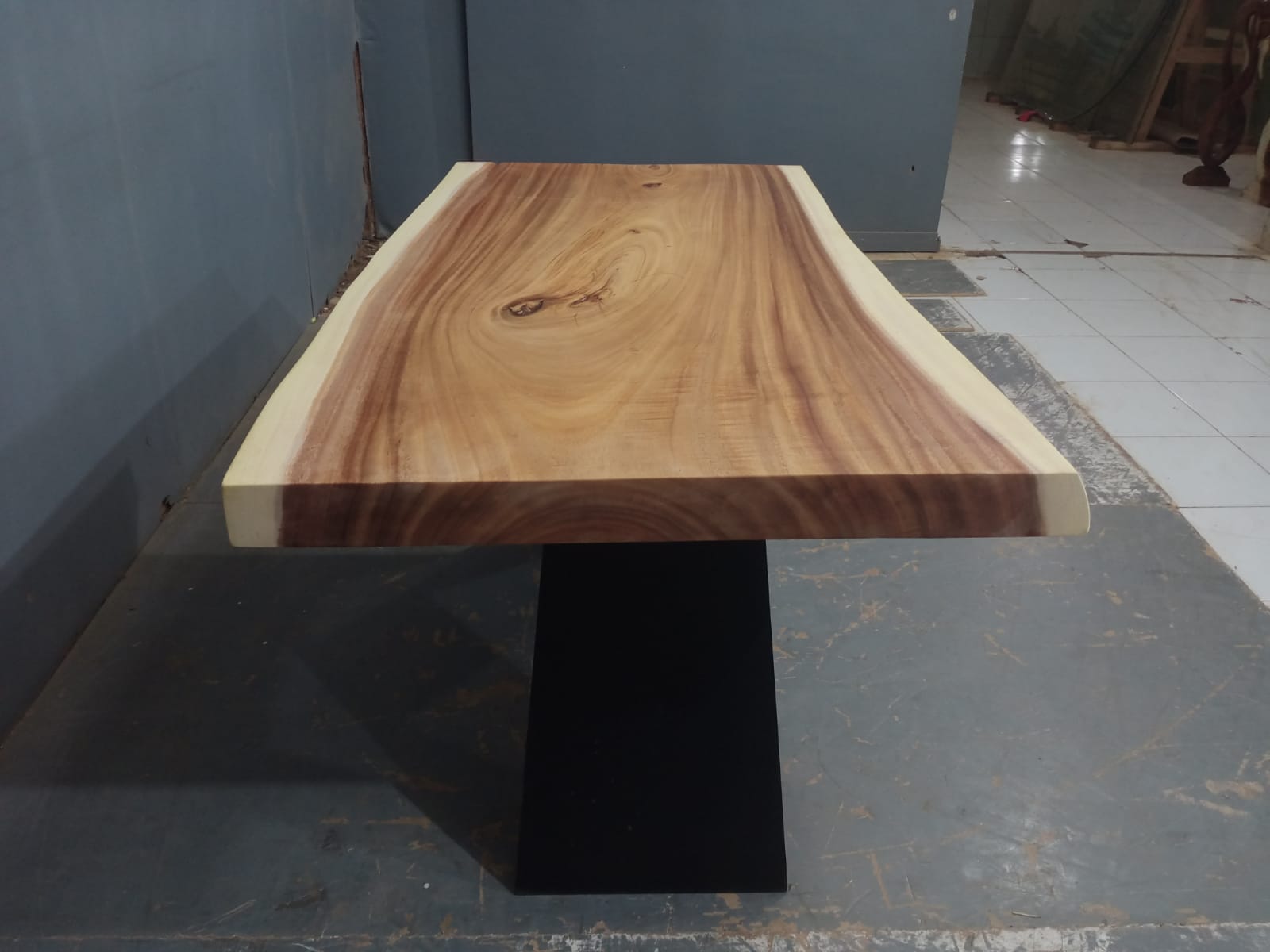 Live Edge Tables