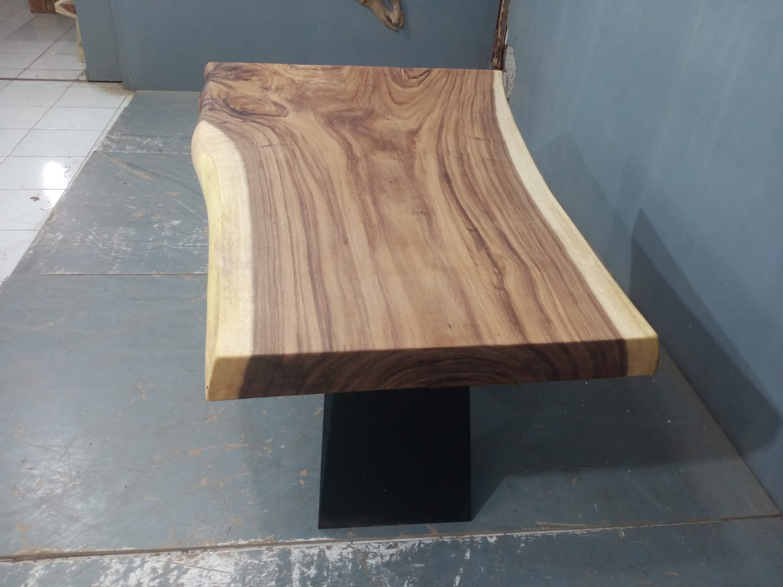 Live Edge Tables