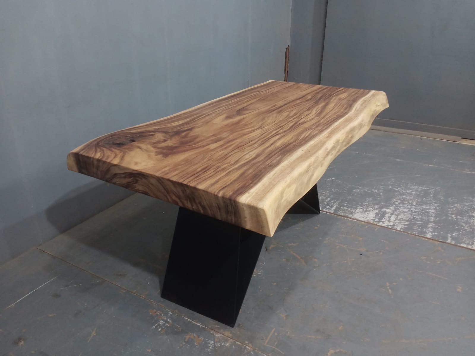 Live Edge Tables