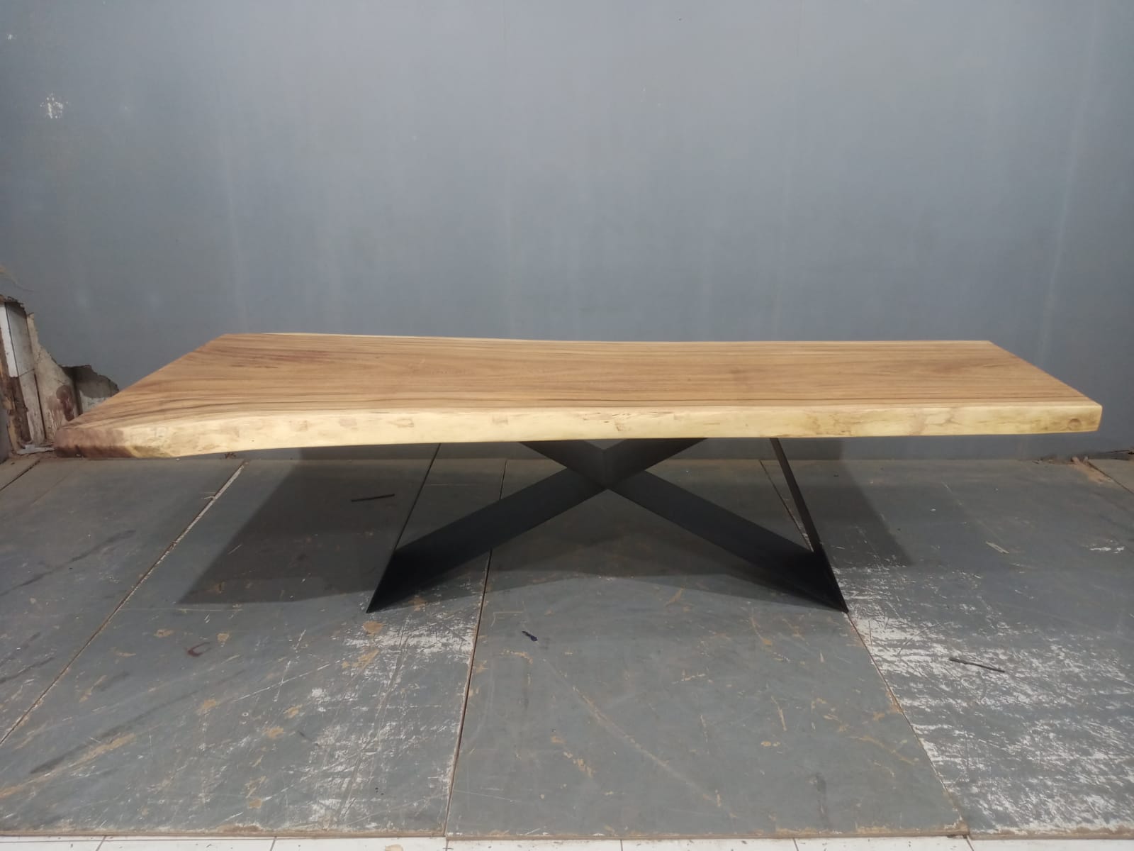 LIVE EDGE TABLES